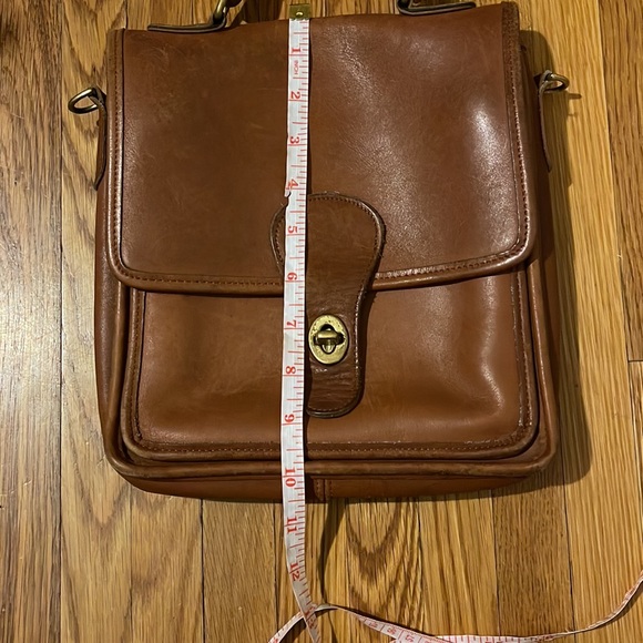 COACH Vintage 90s USA Station Slim Classic British Tan Cognac Leather Messenger - Picture 4 of 16